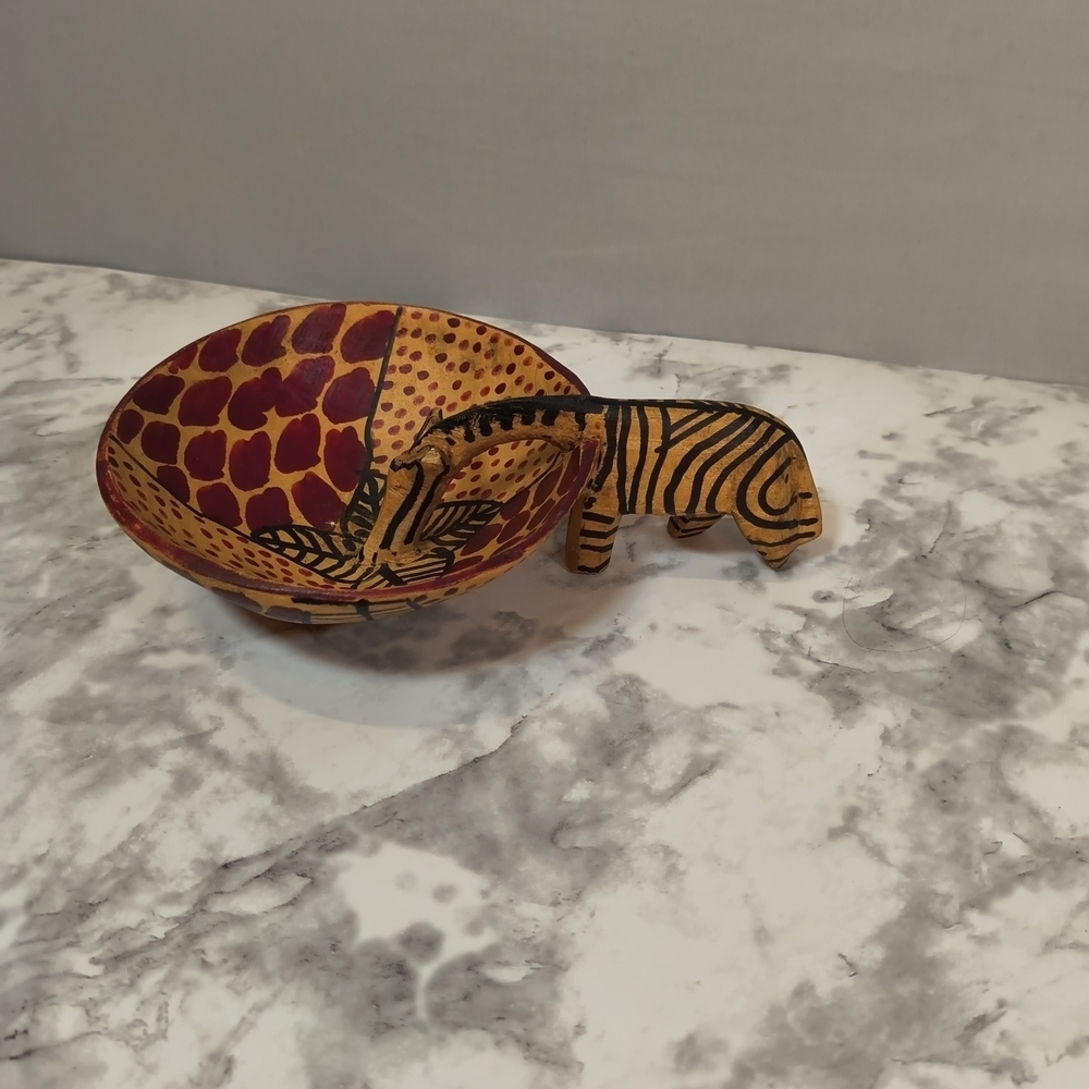 Hand Carved Wooden Bowl With Zebra - Picture 2 of 7